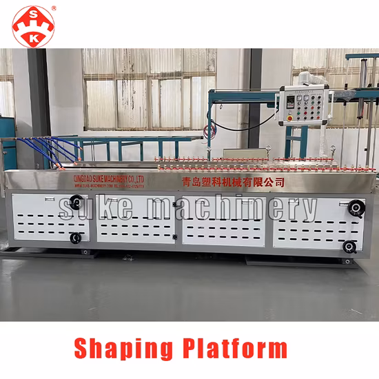 Linea di produzione dell'estrusione di profili del pannello del bagno cavo del rivestimento delle mattonelle di copertura del soffitto del rivestimento della decorazione interna della macchina del pannello del PVC WPC